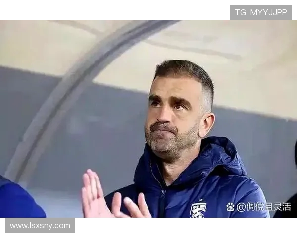 邓涵文迎职业新里程碑成武汉三镇首位完成百场中超出场的球员